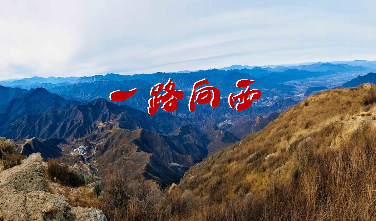 妙峰山上風光(guāng)秀  怪石奇松草(cǎo)色鮮